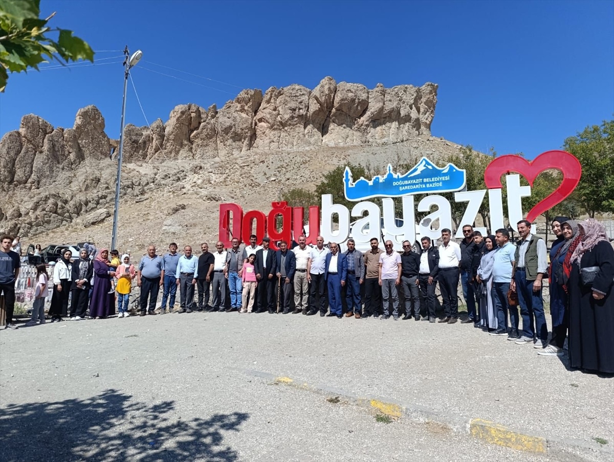 [BELEDIYE · Ağrı · Tutak] Ağrı'da şehit yakınları ve gaziler tarihi mekanları gezdi