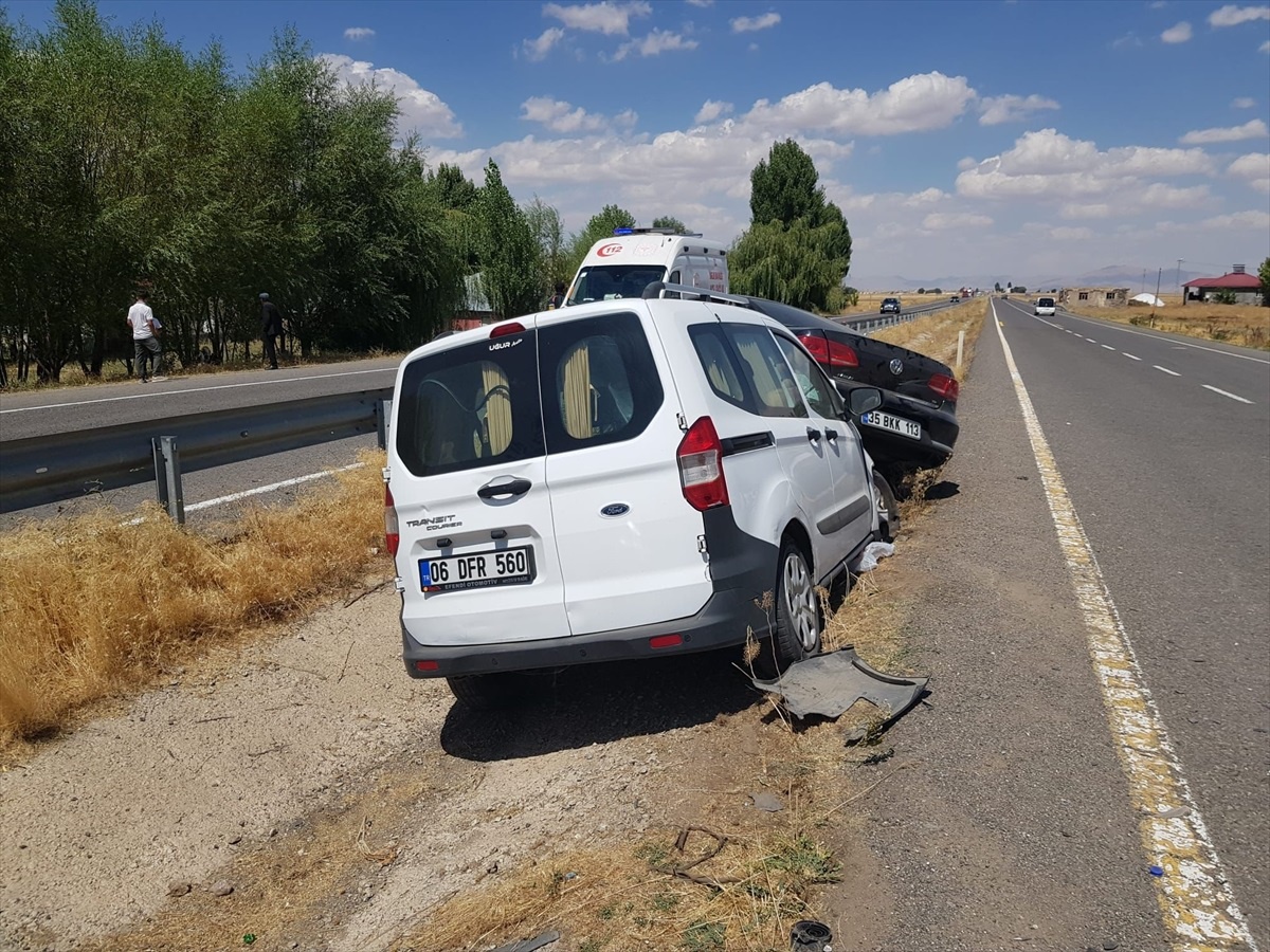 [BELEDIYE · Ağrı · Tutak] Ağrı'da Trafik Kazası: Sağlık Müdürü de Yaralandı