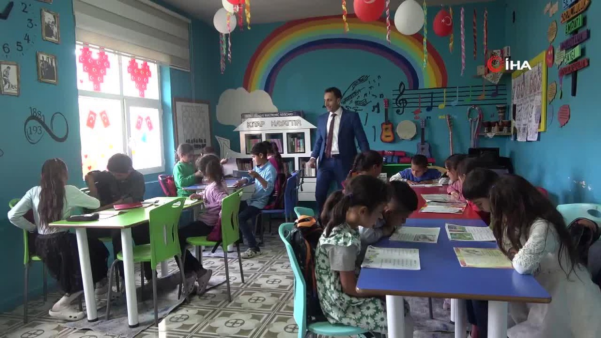 [BELEDIYE · Ağrı · Tutak] Fedakar öğretmen, atıl alanı organik tarım alanına çevirerek öğrencilerin ihtiyaçlarını karşılıyor