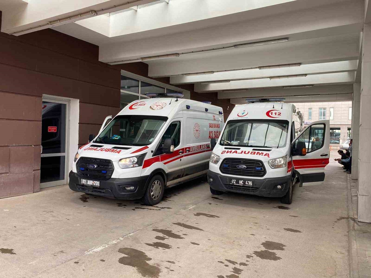 Adıyaman'da oyun oynayan 9 yaşındaki çocuk akrep sokması sonucu hastaneye getirildi