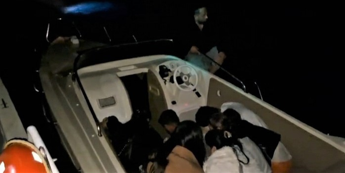 [BELEDIYE · Muğla] Bodrum açıklarında teknede 15 düzensiz göçmen, 2 kaçakçılık şüphelisi yakalandı