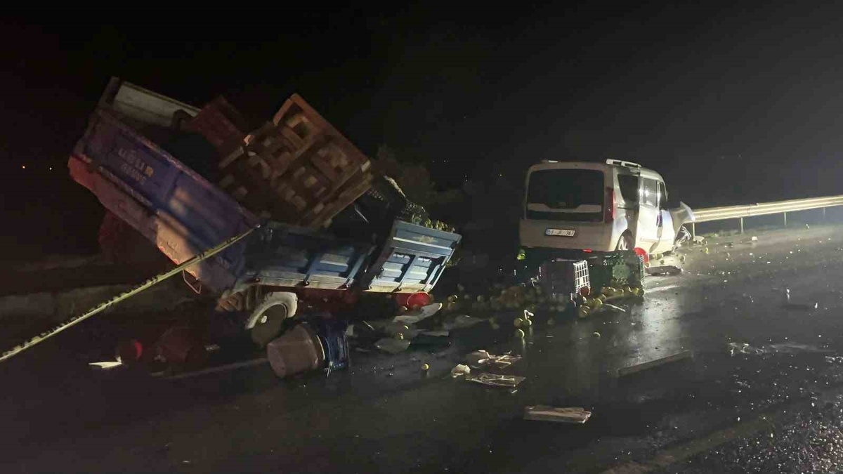 Sakarya Geyve'de zincirleme trafik kazası 2 can aldı, 3 kişi yaralandı
