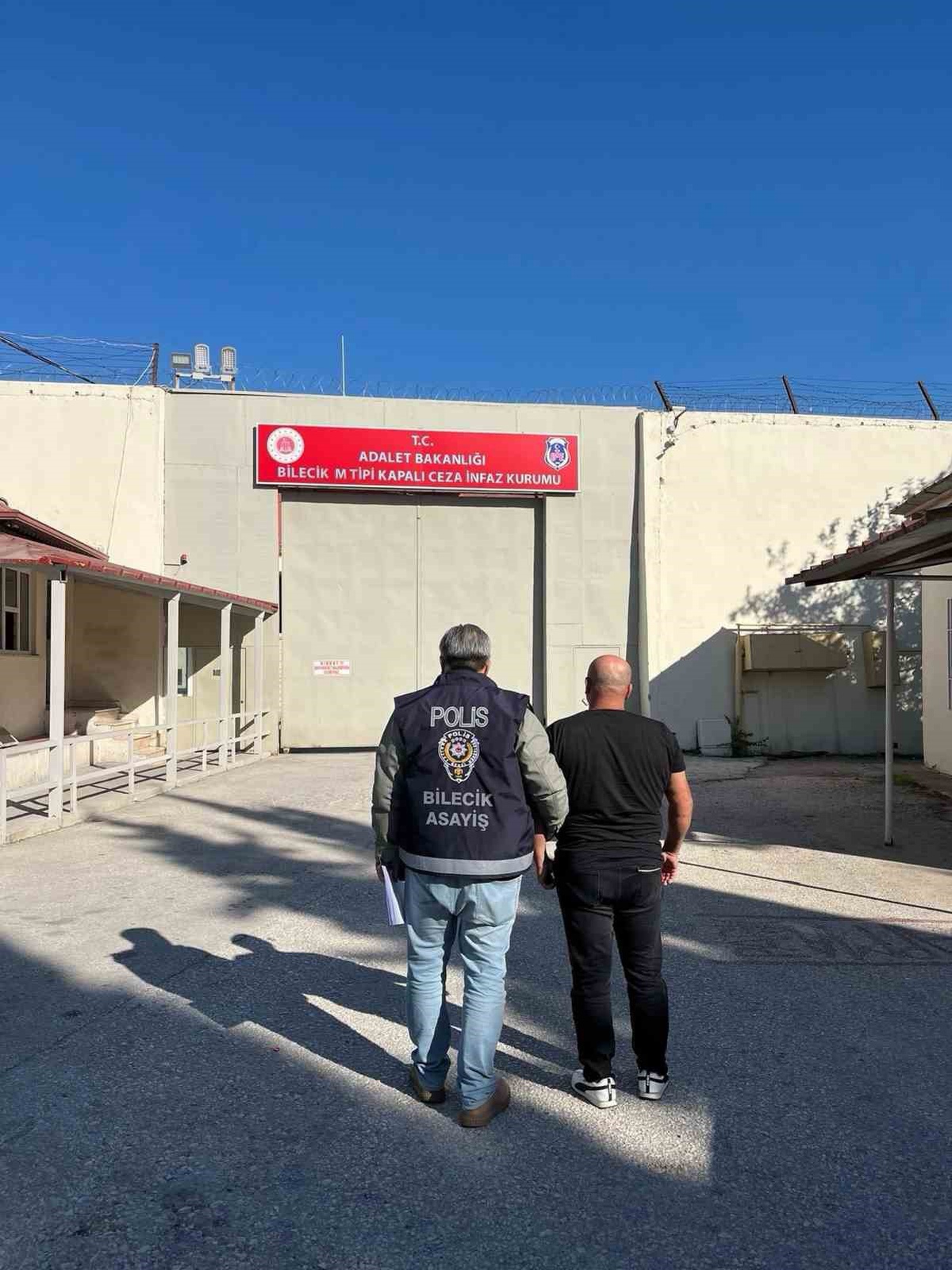 Bilecik'te dolandırıcılık suçundan 16 yıl 4 ay hapis cezasıyla aranan şahıs yakalandı