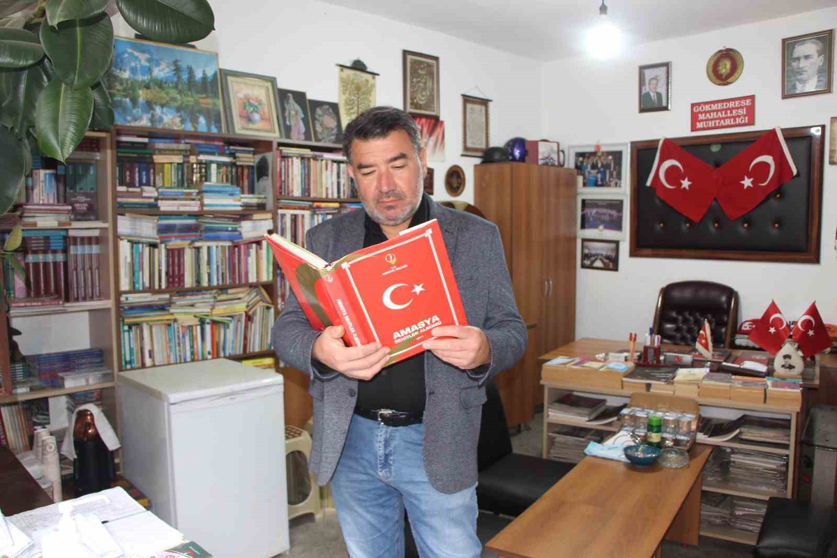 Amasya'da muhtar, 5 bin kitapla muhtarlık bürosunu mini kütüphaneye dönüştürdü