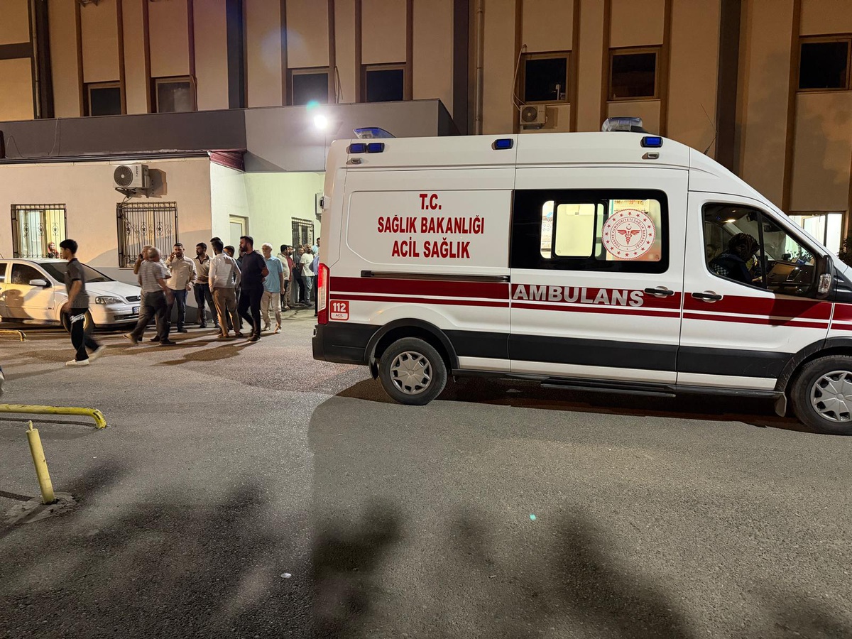 Adıyaman Kahta'da yayalara çarpan otomobil sürücüsü kaçtı, 1'i ağır 2 kişi yaralandı