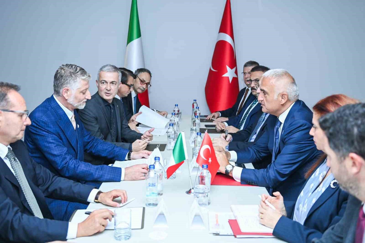 Bakan Ersoy, İtalya Kültür Bakanı Giuli ile Pamukkale'de kültürel mirası görüştü
