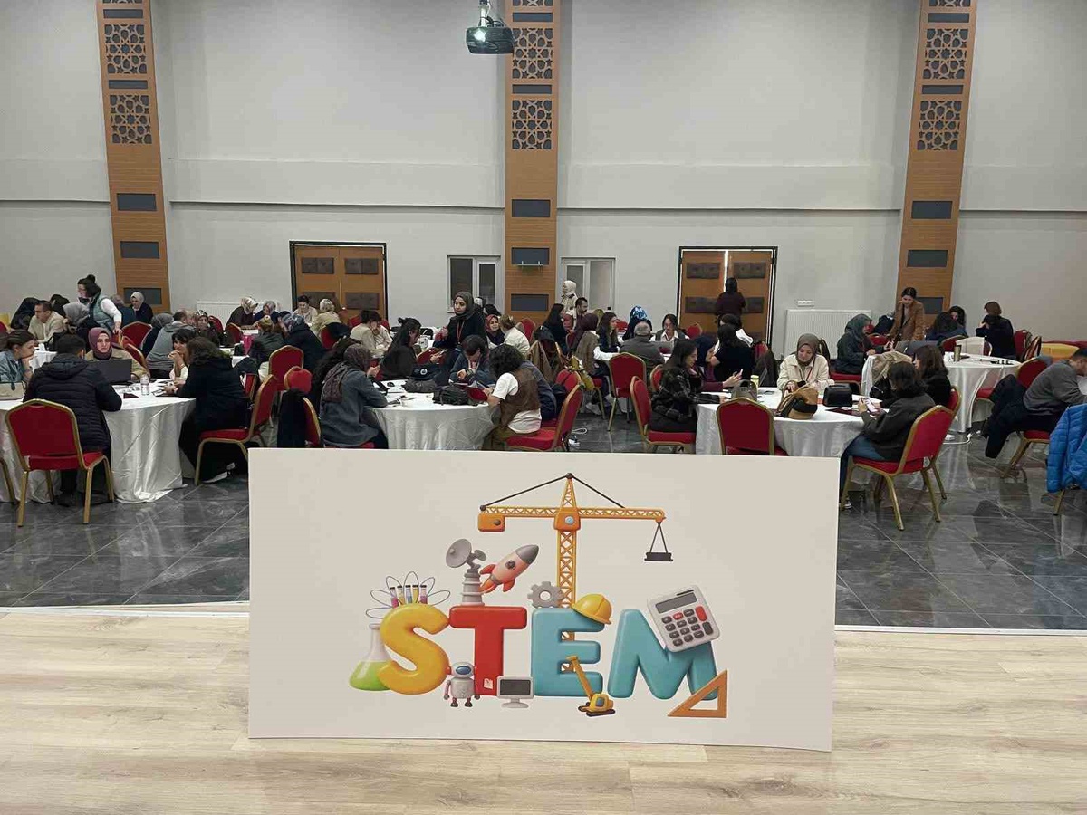 Düzce'de öğretmenlere yönelik STEM çalıştayı dört günün ardından tamamlandı