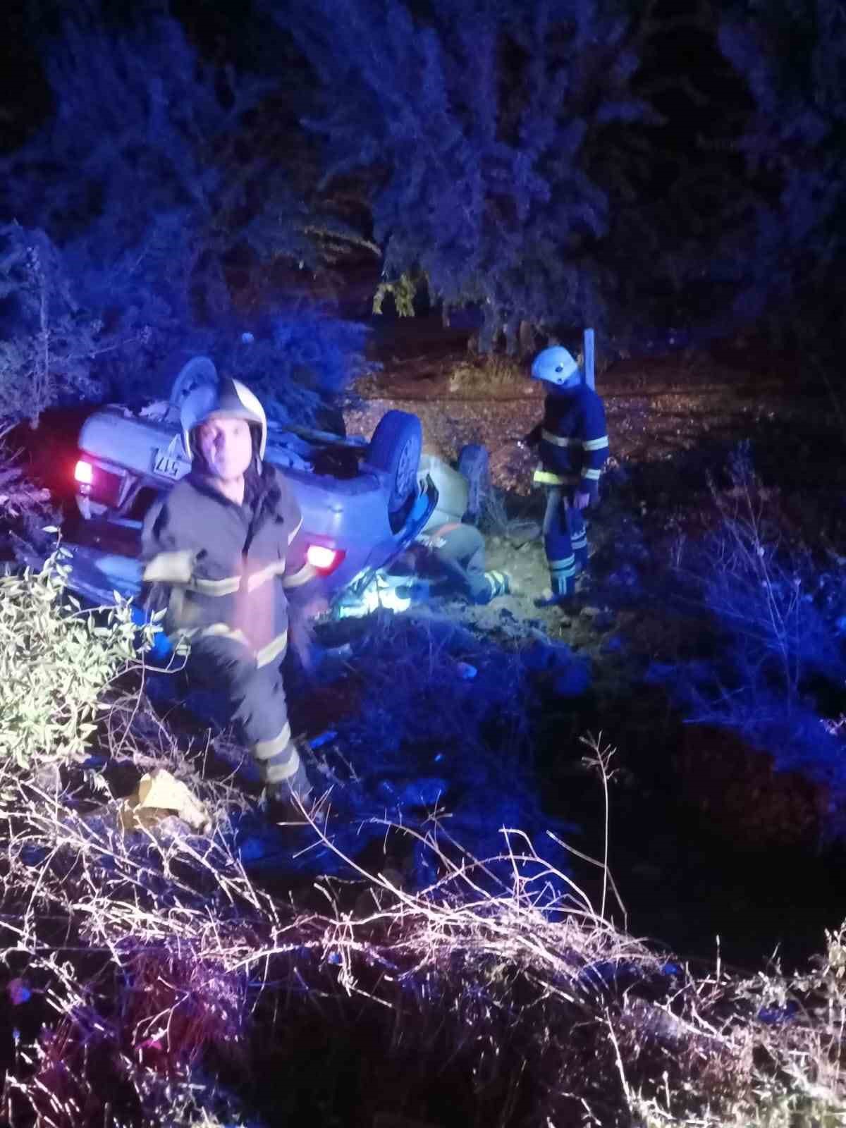 Adıyaman Kahta'da şarampole yuvarlanan otomobilde 3 kişi yaralandı