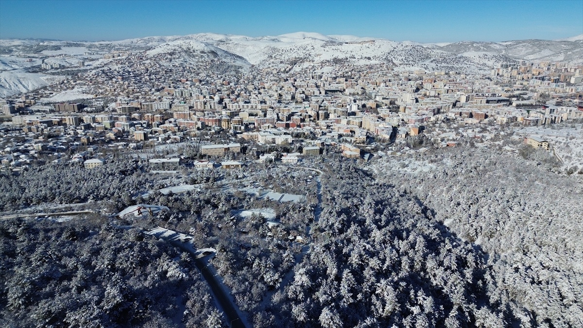 [BELEDIYE · Yozgat · Akdağmadeni] Karla kaplanan Yozgat Çamlığı Milli Parkı dron ile görüntülendi