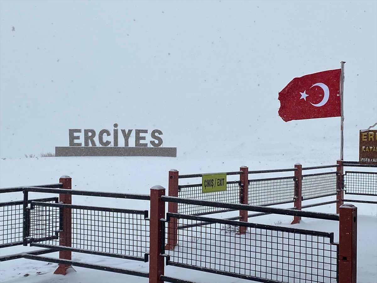 [YEREL / KAMU · Yozgat · Akdağmadeni] Erciyes ve Yozgat'ta Kar Yağışı Etkili Oldu