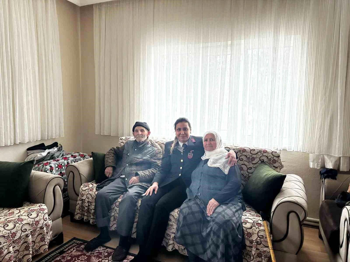 [YEREL / KAMU · Yozgat · Çayıralan] Yaşlılar Haftası'nda Jandarma, Şehit ailesini ziyaret etti