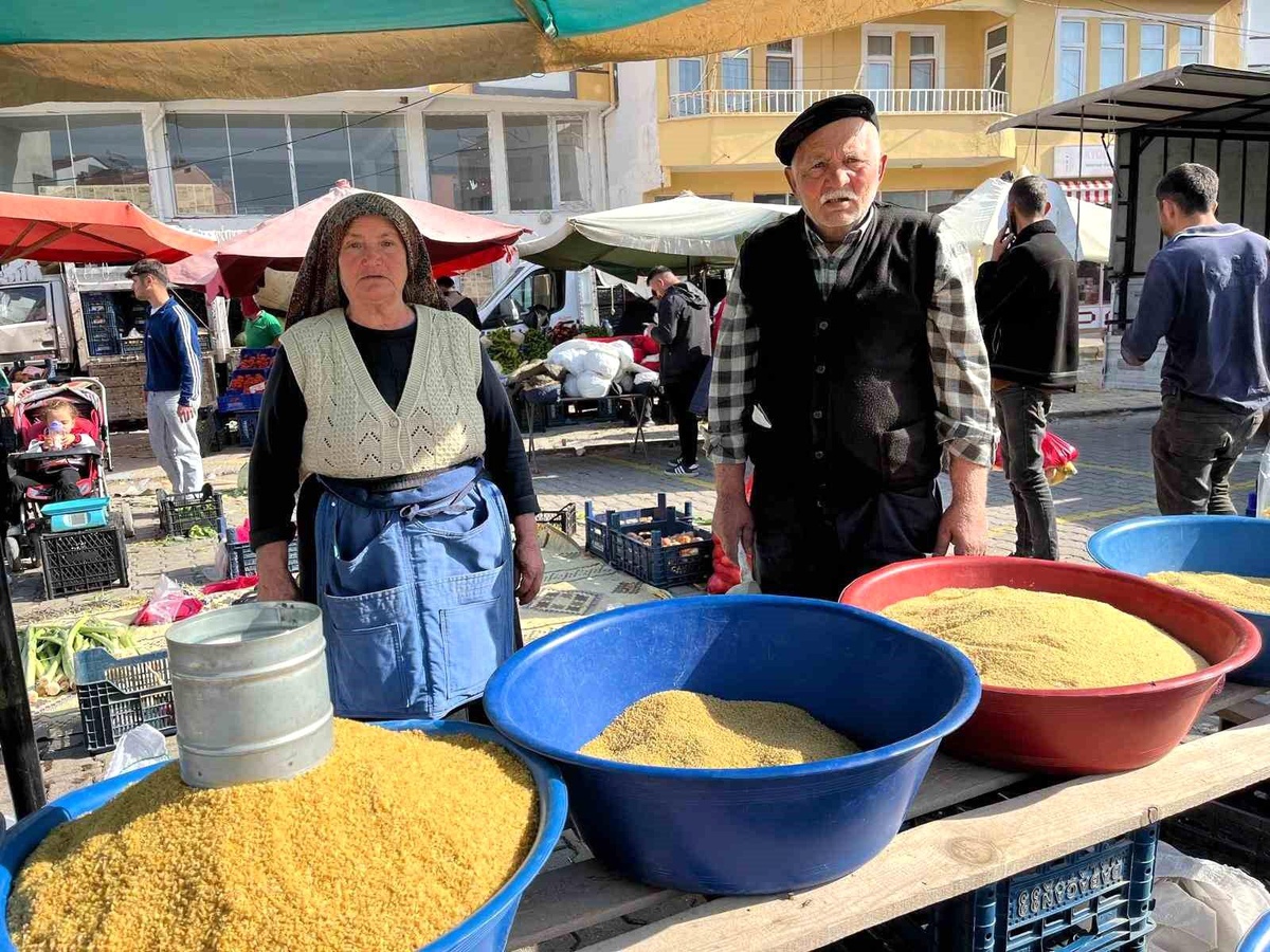 [YEREL / KAMU · Yozgat · Çekerek] 40 Yıldır Pazarcılık Yapan 71 Yaşındaki Çiftin Hikayesi