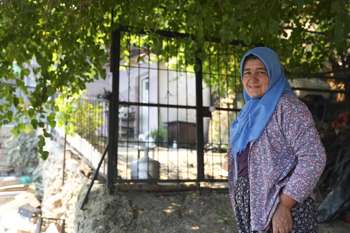[YEREL / KAMU · Yozgat · Çekerek] İzmir'de Yangın Müdahalesi: Komşusunun Havuzundan Su Çekerek Alevlere Direndi