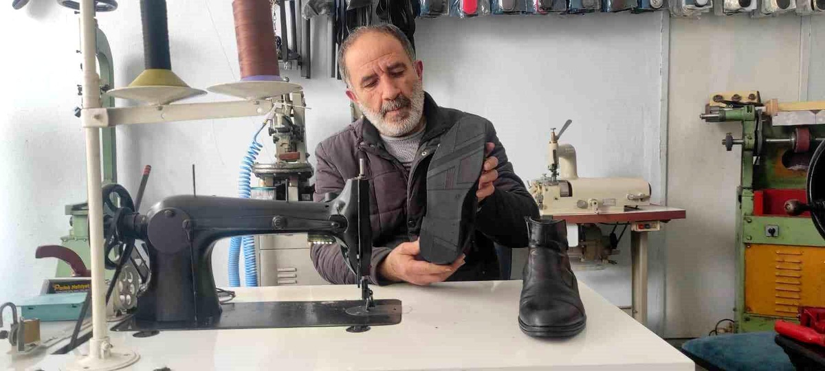 [YEREL / KAMU · Yozgat · Çekerek] Yozgat'ta 35 Yıldır Ayakkabıcılık Yapan Usta Eleman Bulamıyor