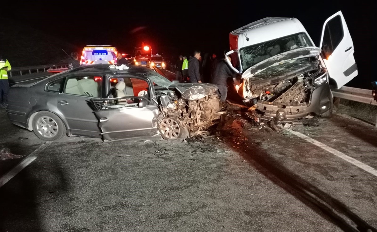 [YEREL / KAMU · Yozgat · Çekerek] Yozgat'ta Meydana Gelen Trafik Kazasında 3 Kişi Hayatını Kaybetti