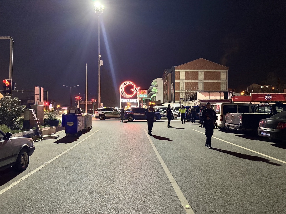 [BELEDIYE · Yalova · Altınova] Yalova'da iki grup arasında çıkan silahlı kavgada 6 kişi yaralandı