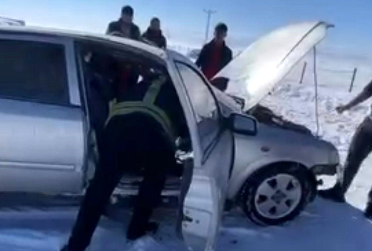 [BELEDIYE · Yalova · Altınova] Muş'ta seyir halindeki otomobil alev aldı