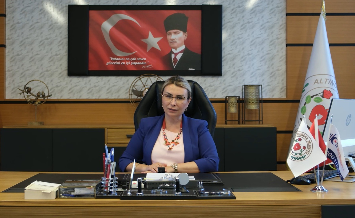 [BELEDIYE · Yalova · Altınova] Yasemin Fazlaca CHP'den İstifa Etti