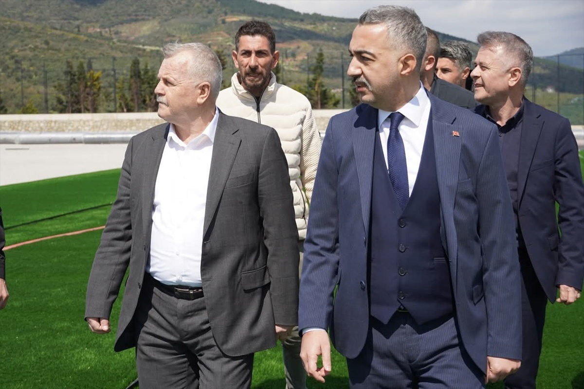 [YEREL / KAMU · Yalova · Armutlu] Armutlu'da inşası süren stat ile halı saha projeleri incelendi