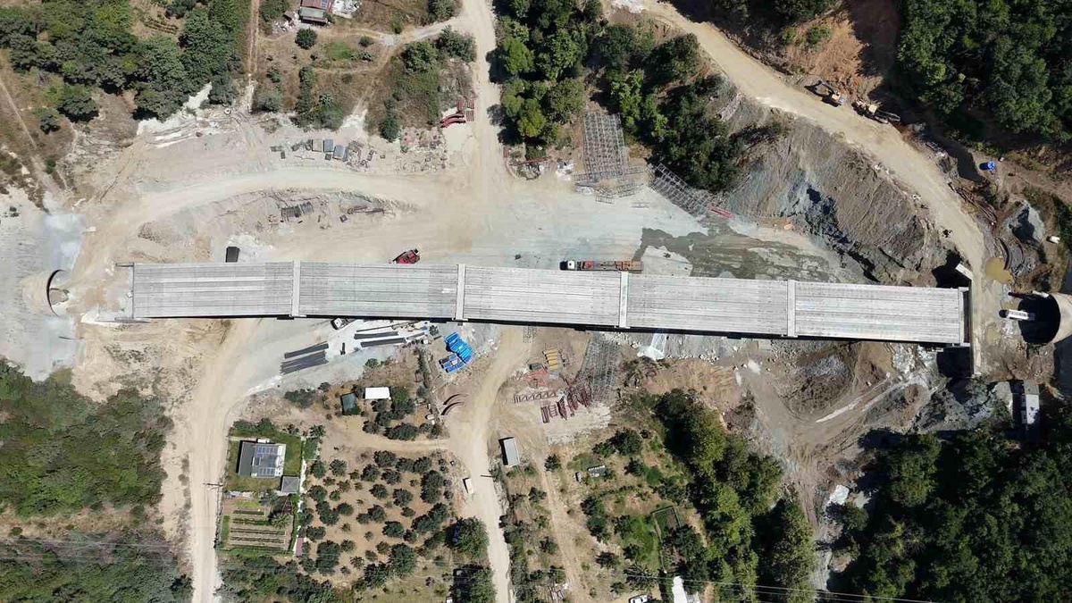 [YEREL / KAMU · Yalova · Armutlu] Yalova-Armutlu Kara Yolu İin Tünel ve Viyadük Çalışmaları Devam Ediyor
