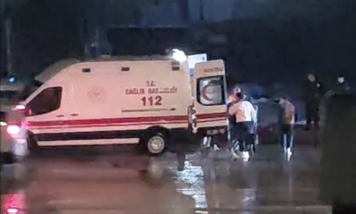 Bandırma'da sağ arka tekerleği kopan otomobil karşı şeride geçti, sürücü yaralandı