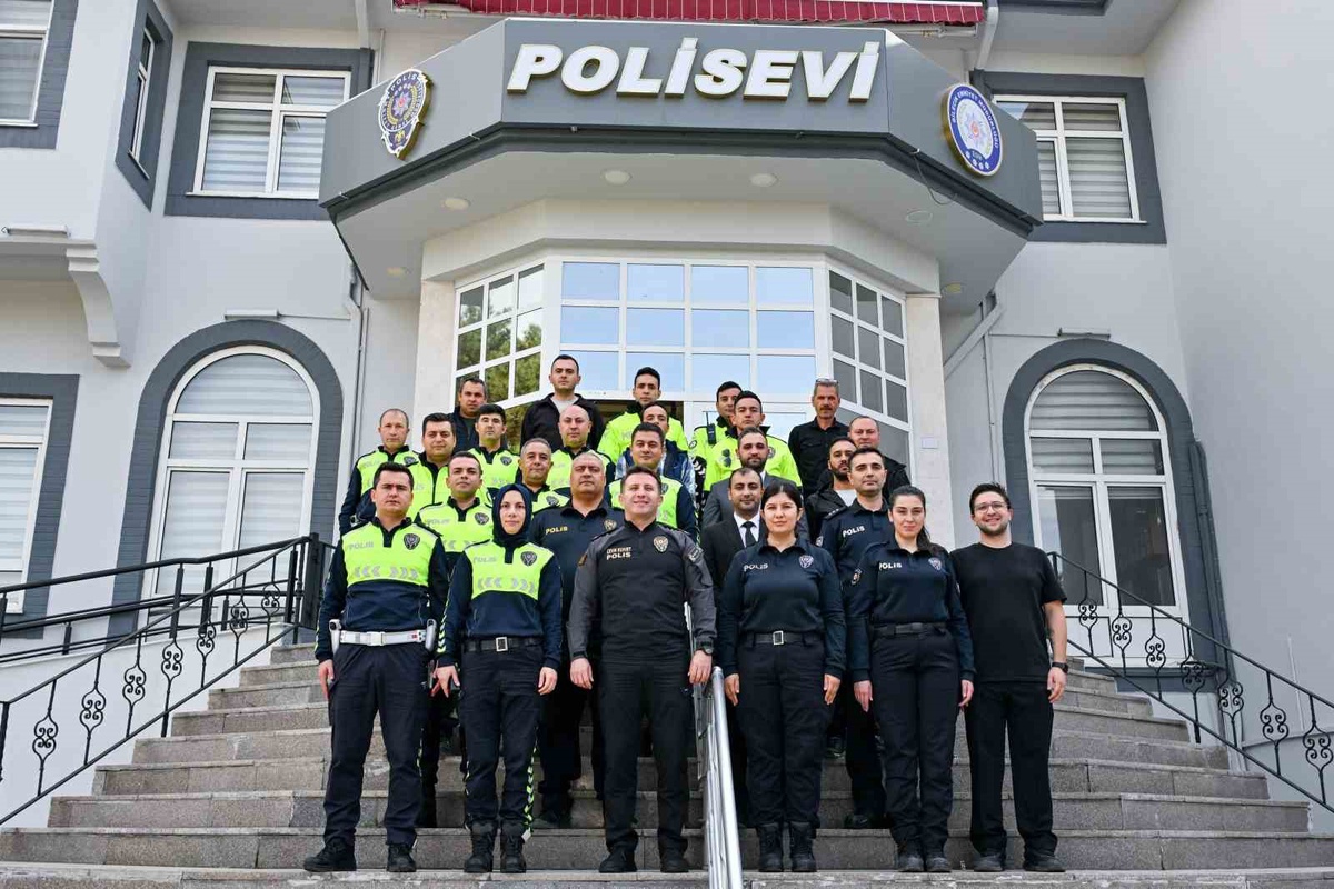 Bilecik İl Emniyet Müdürü Çağlar, şube müdürlüklerini inceleyip personelle buluştu