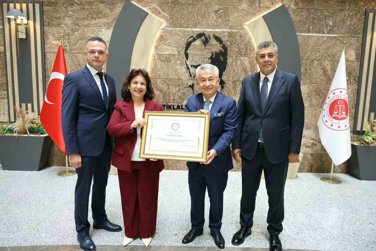 Mehmet Şahbaz, ATO başkanlığı görevine mazbatasını alarak başladı