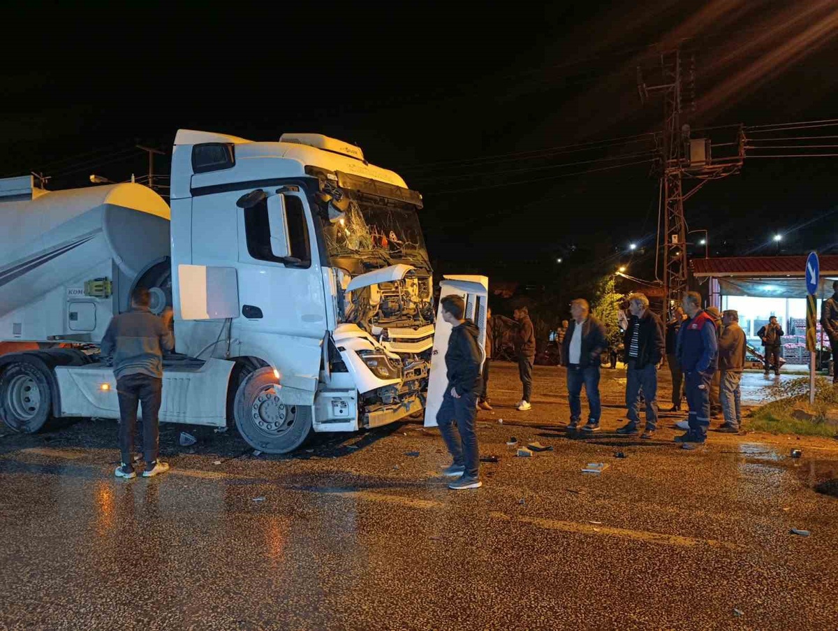 Malatya Doğanşehir'de üç araç çarpıştı, kazada yaralanan olmadı