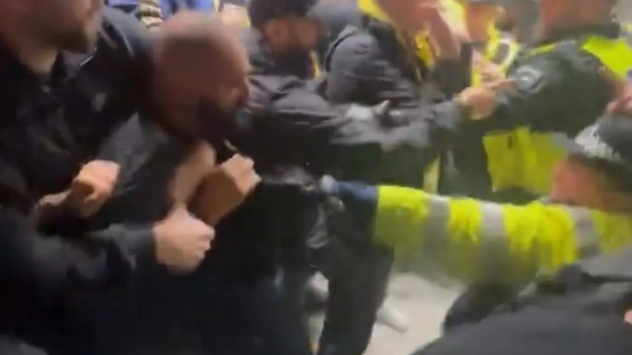İngiliz polisinden Fenerbahçelilere orantısız güç! 1 taraftarın burnu kırıldı