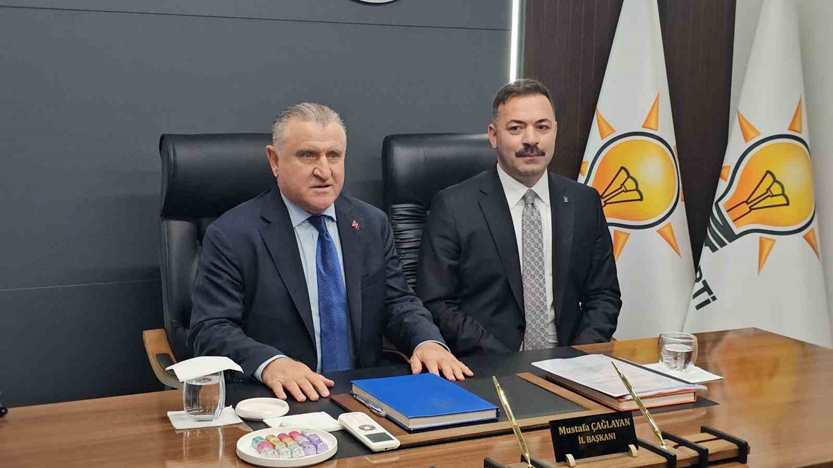 [BELEDIYE · Zonguldak] Gençlik ve Spor Bakanı Bak, Zonguldak'ta Valilik ve AK Parti'ye ziyaretlerde bulundu