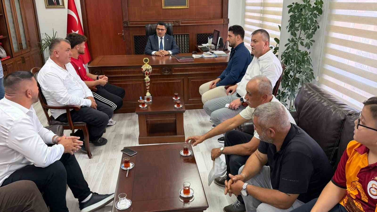 [YEREL / KAMU · Zonguldak · Alaplı] Başarılı güreşçiler Kaymakam Köksal’ı ziyaret etti