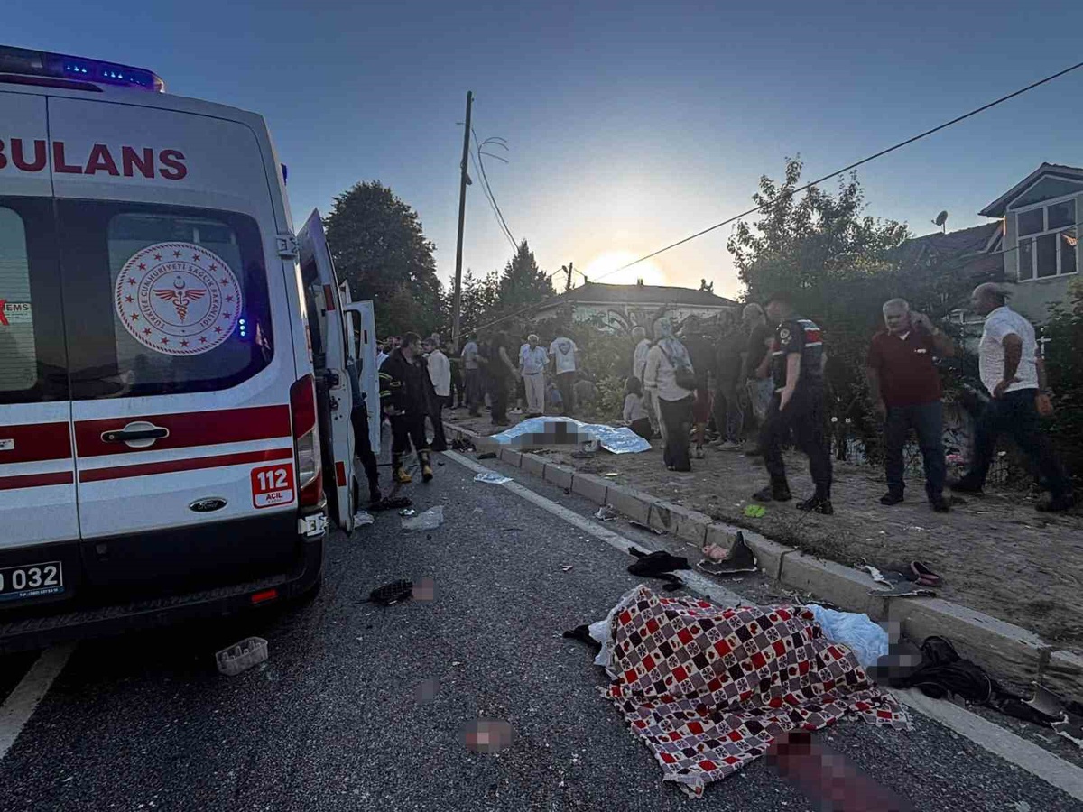 [BELEDIYE · Zonguldak · Alaplı] Akçakoca-Alaplı yolunda feci kaza: 4 ölü, 8 yaralı