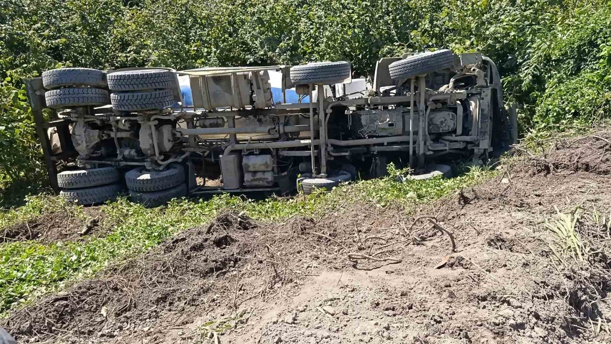 [BELEDIYE · Zonguldak · Alaplı] Alaplı'da Beton Mikseri Şarampole Uçtu: 1 Yaralı