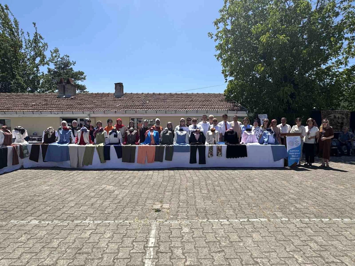 [BELEDIYE · Zonguldak · Çaycuma] Güzelyaka Köyü'nde Hayat Boyu Öğrenme Haftası Sergisi Açıldı