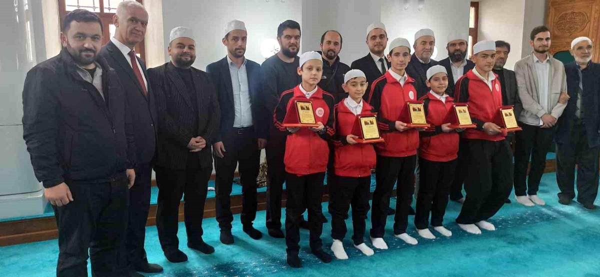[BELEDIYE · Zonguldak · Devrek] Küçük hafızlar plaket ile ödüllendirildiler