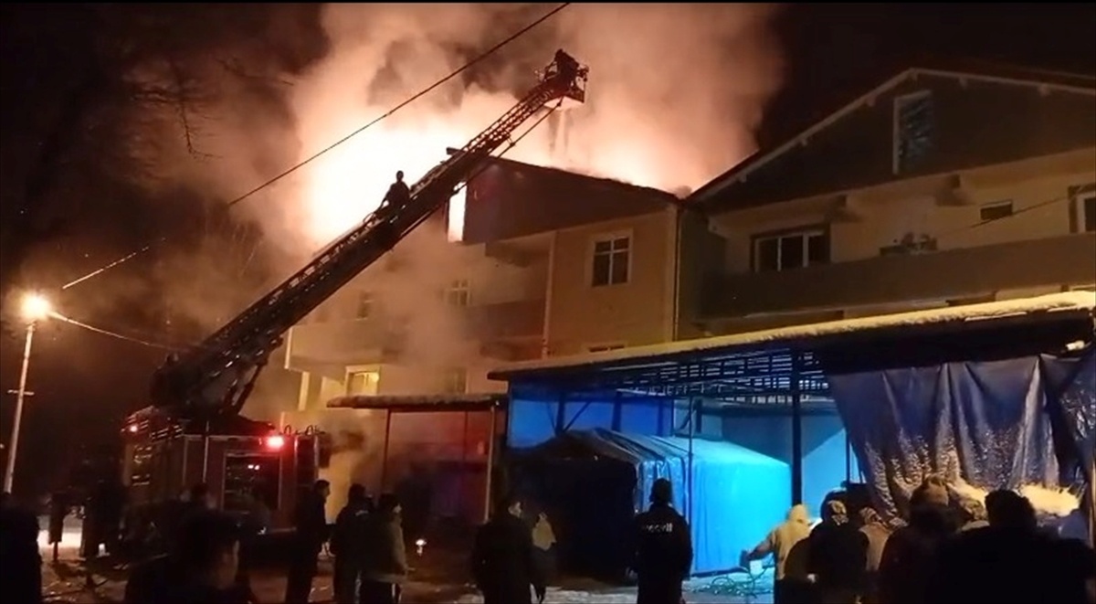 [YEREL / KAMU · Zonguldak · Gökçebey] Zonguldak'ta bir evin çatı katında çıkan yangın söndürüldü