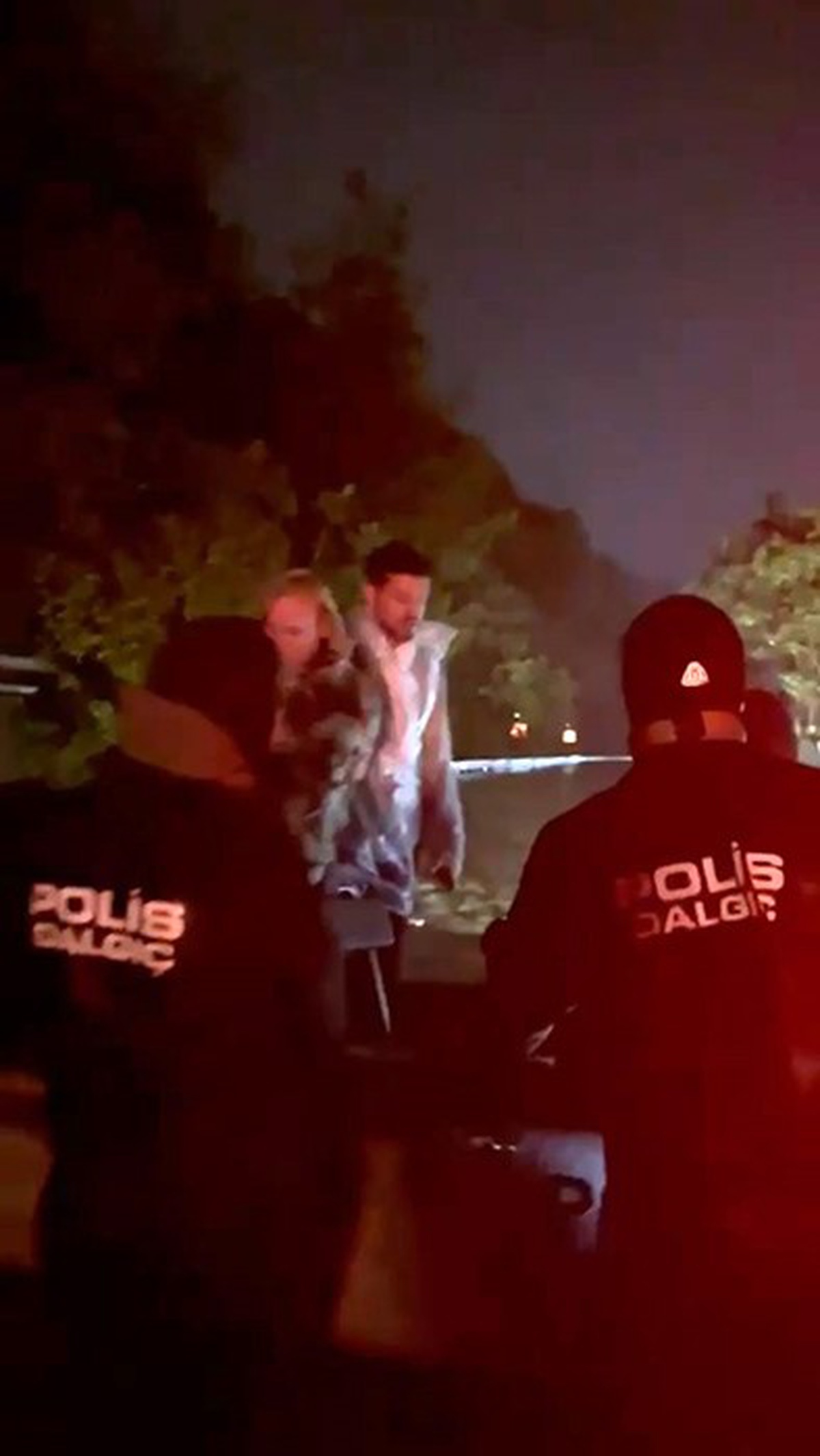 İstanbul'da aşırı yağışta stüdyoda mahsur kalan Murat Boz ve vatandaşlar kurtarıldı