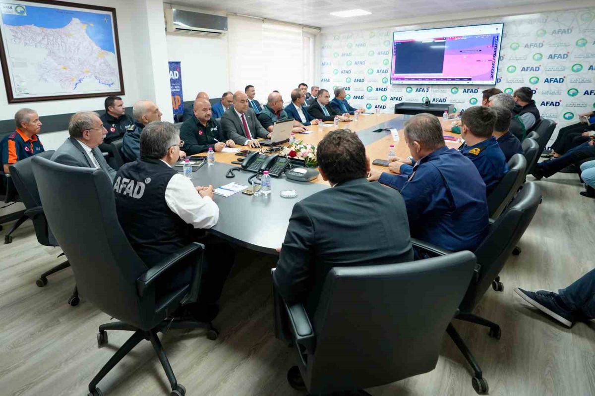 Sinop'ta sarı kodlu kuvvetli yağış uyarısı için afet koordinasyon kurulu toplandı