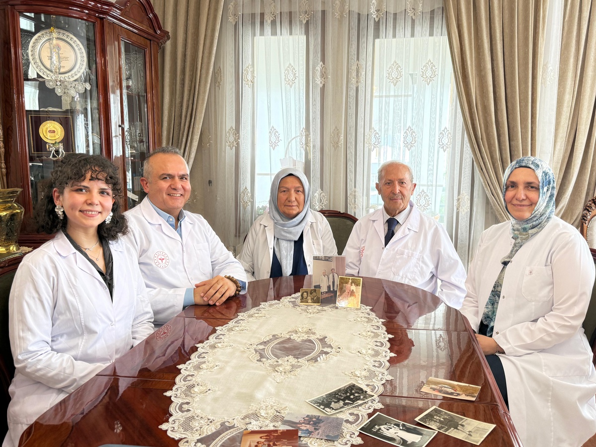 Ankara'da 4 kuşak hekim ailesi! Büyük dededen torununa uzanan doktorluk geleneği Ravza Zeynep'le sürüyor