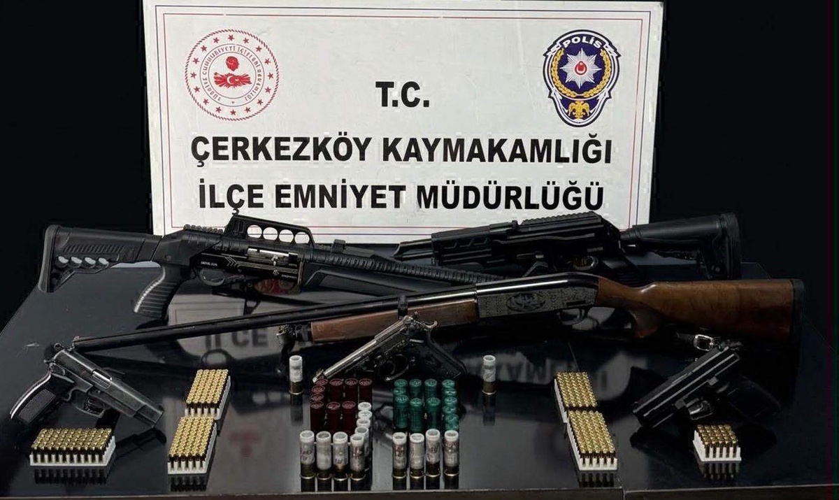 Tekirdağ Çerkezköy'de ruhsatsız silah operasyonunda 10 şüpheli gözaltına alındı