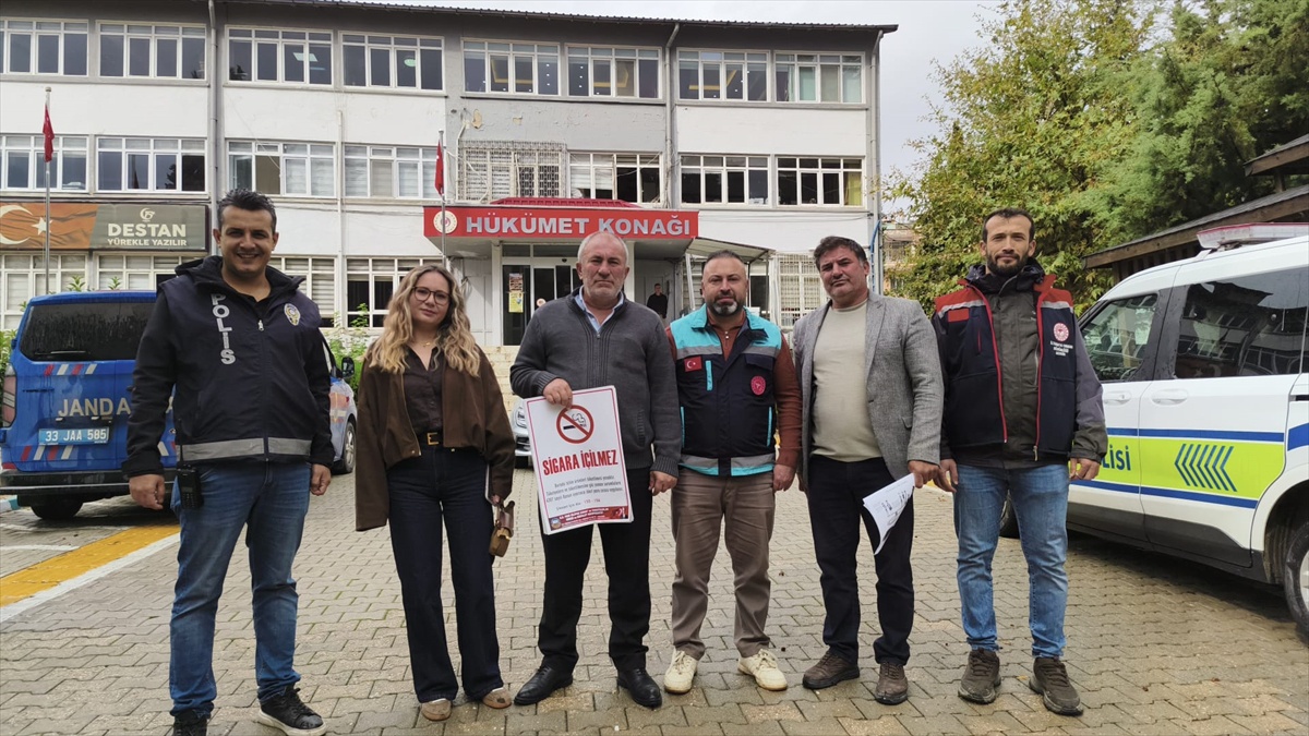 Mersin Gülnar'da esnafa tütünün zararları anlatıldı, 'Sigara İçilmez' afişi dağıtıldı