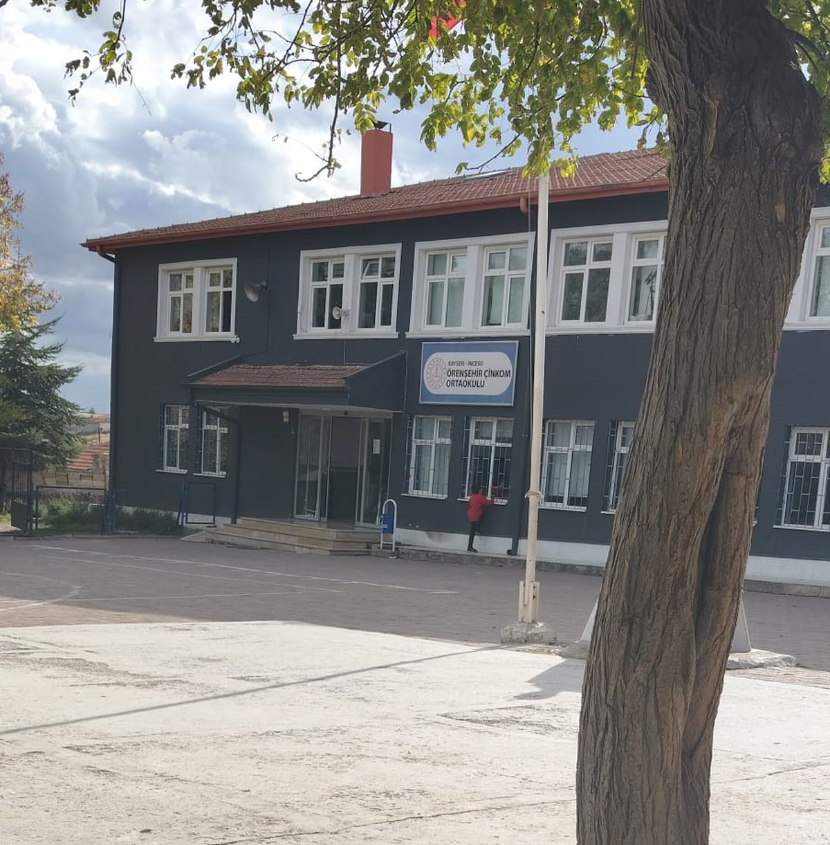 Kayseri İncesu'da meyve suyu içen 12 öğrenci zehirlenme şüphesiyle hastaneye kaldırıldı