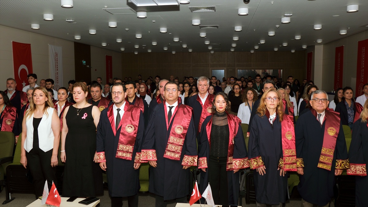 SBÜ Adana Tıp Fakültesinde yeni akademik yıl törenle başladı, Dekan Çil konuştu