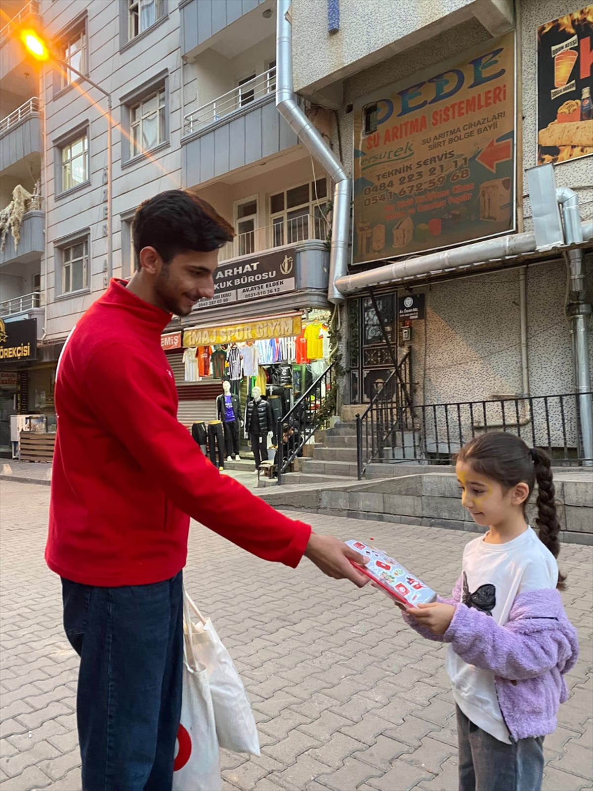 Kızılay Gönüllüleri Siirt'te Dünya Kız Çocukları Günü Etkinliği Düzenledi
