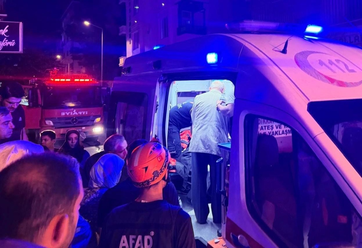 [BELEDIYE · Siirt] Siirt'te asansörde ayağı sıkışan 8 yaşındaki çocuk kurtarılıp hastaneye sevk edildi