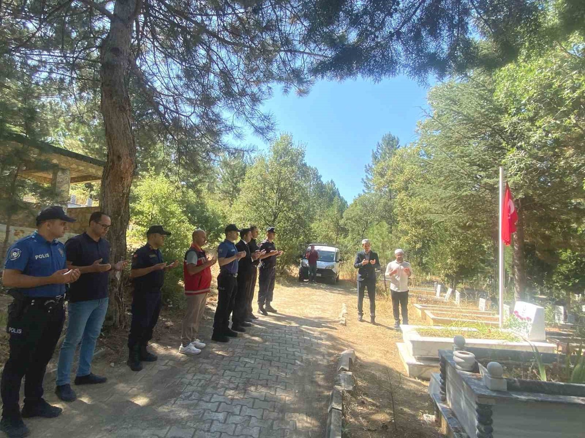 [BELEDIYE · Siirt · Eruh] Şehit Piyade Er İlyas Ercan Aslan, Kabri Başında Dualarla Anıldı