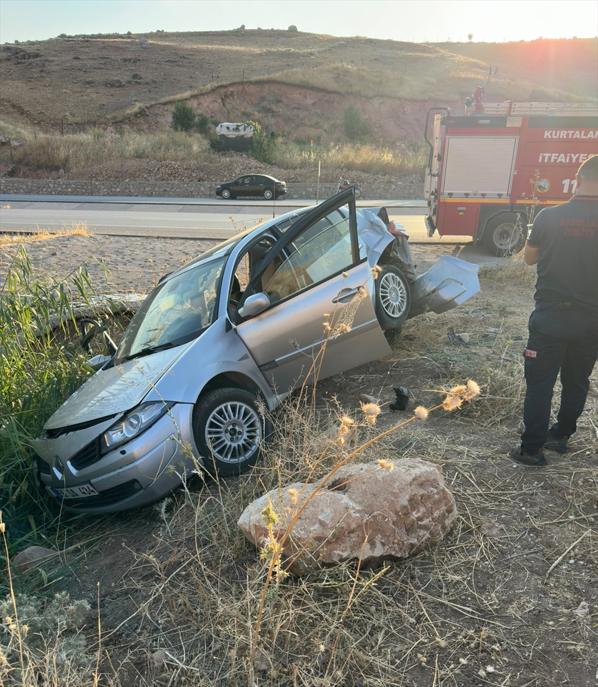 [YEREL / KAMU · Siirt · Kurtalan] Siirt'te otomobil devrildi: 3 yaralı