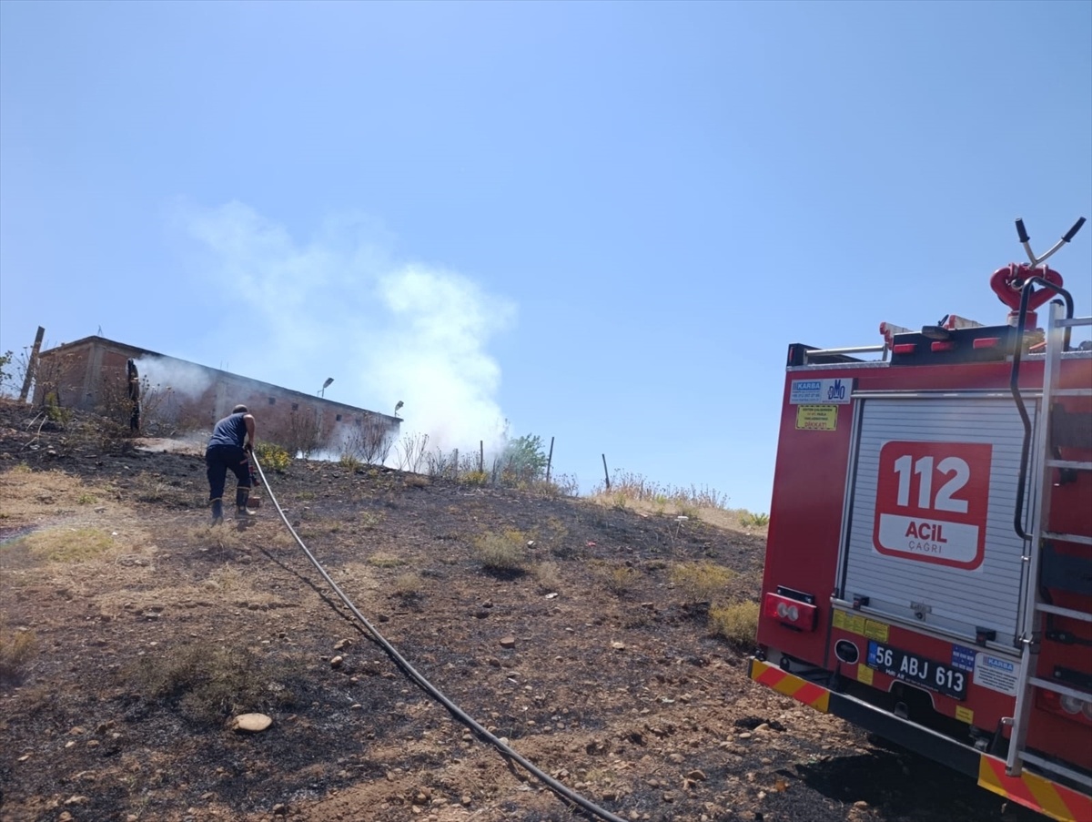 [YEREL / KAMU · Siirt · Kurtalan] Kurtalan'da itfaiye ekipleri çıkan yangınları söndürdü