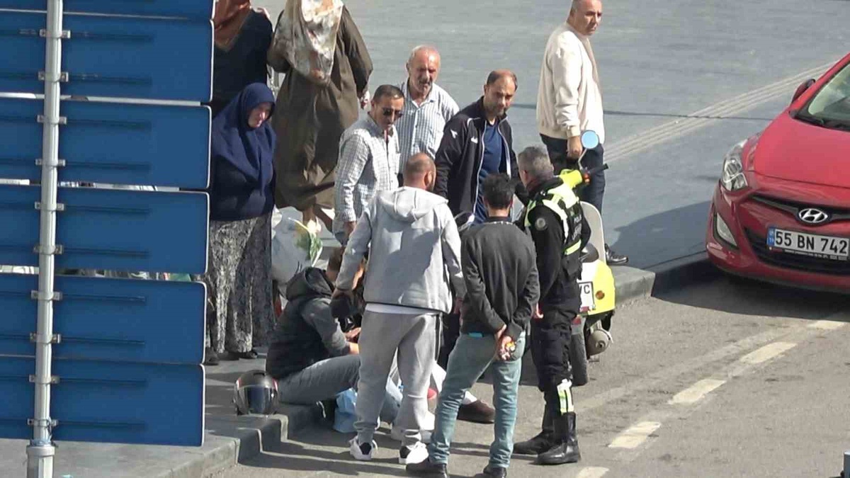 [BELEDIYE · Samsun] Samsun'da kayan motosikletin sürücüsü ve yolcusu kazayı yara almadan atlattı.