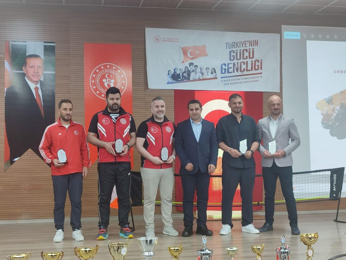 [BELEDIYE · Samsun · 19 Mayıs] Çamlıhemşin’in şampiyonları ödüllendirildi: Başarıları alkış topladı